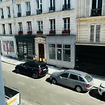 Apartment In The Middle Of Paris